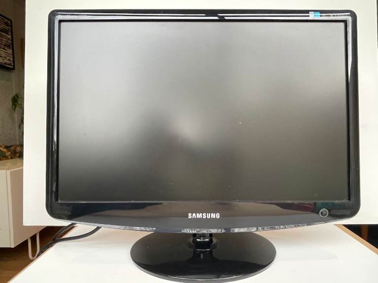 Samsung SyncMaster 2232BW Monitor, 22-inch, DVI, VGA, 1680x1050