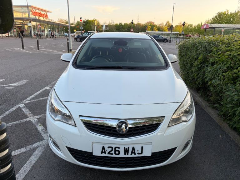 Vauxhall, ASTRA, Hatchback, 2012, Manual, 1956 (cc), 5 doors