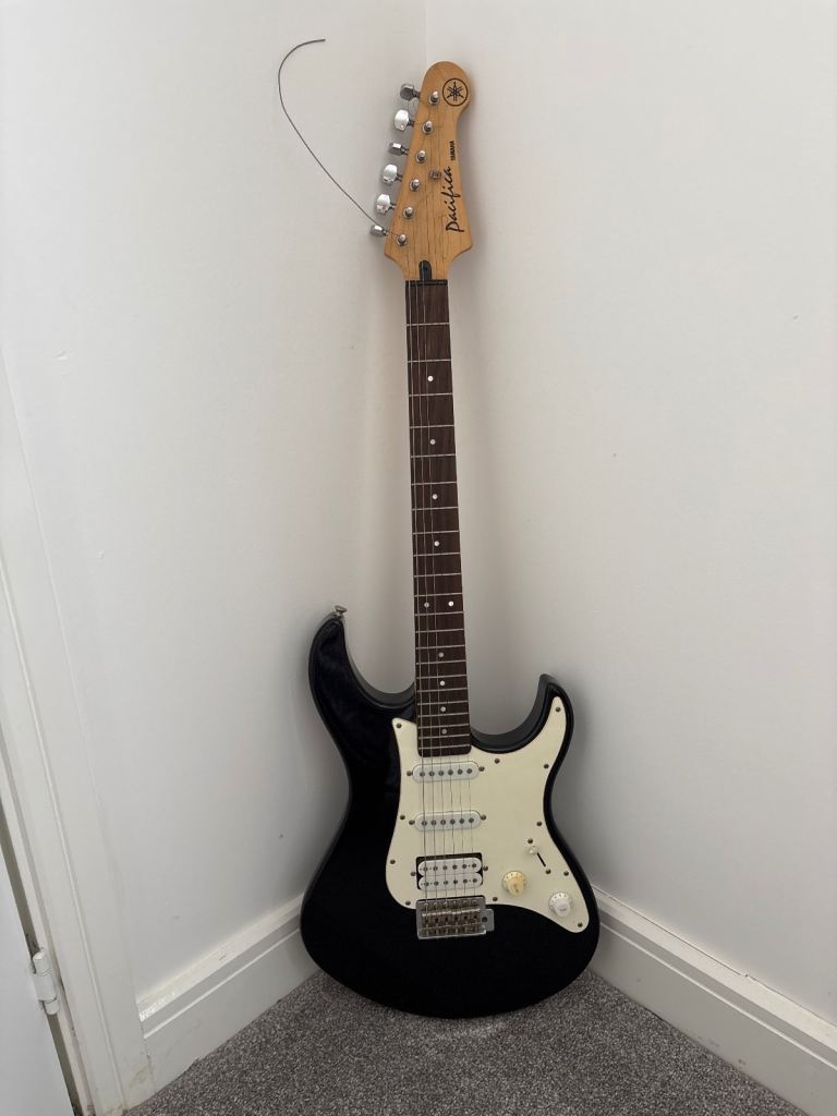 Yamaha Pacifica PAC 012
