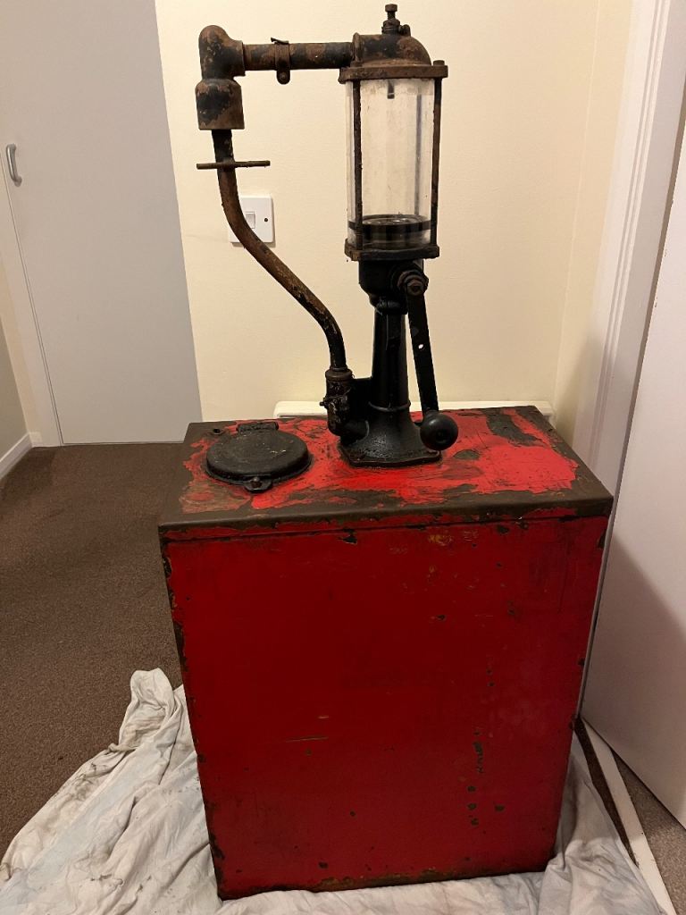 Beautiful vintage unrestored oil/fuel hand operated dispenser 