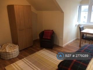 Studio flat in Victoria Road, Merseyside, CH45 (#2779289)