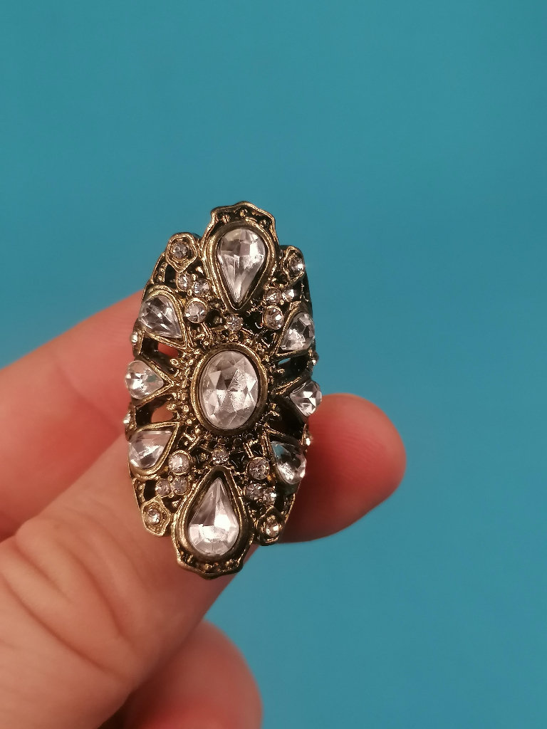 Vintage Woman's Large costume Jewellery Ring. As seen.