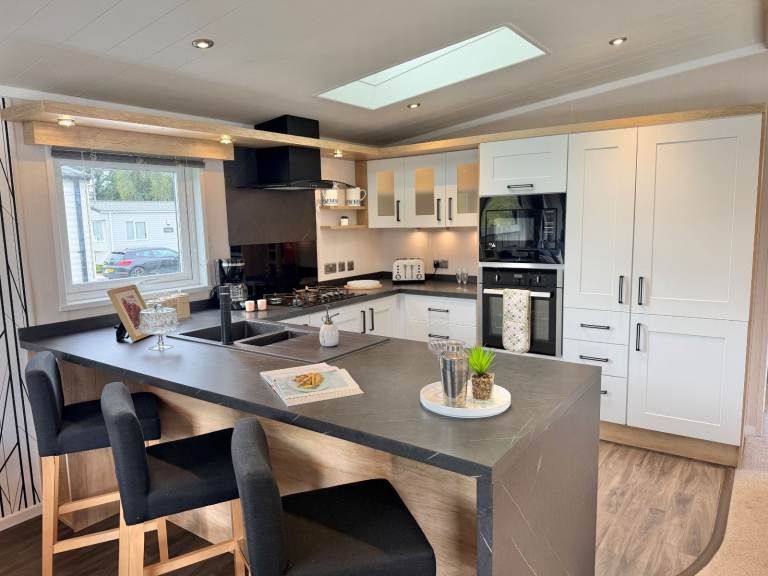 PRE-LOVED LUXURY LODGE | FREE PITCH FEES UNTIL 2028! | CORNWALL | 12 MONTH PARK!
