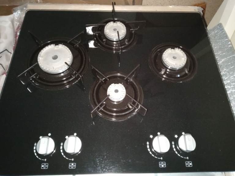 Montpelier Gas Hob with black glass top, from ex display kitchen - few bits missing