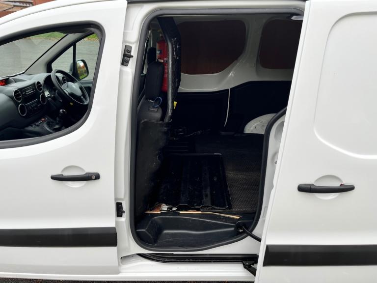 2018 68 PEUGEOT PARTNER 1.6 BLUEHDI 651 SE L1 H1 WHITE PANEL VAN 1 OWNER FSH