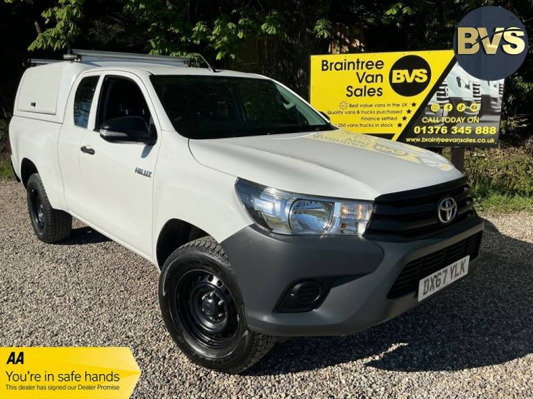 2017 Toyota Hilux 2.4 D-4D Active Pickup Extra Cab 4dr Diesel Manual 4WD Euro 6 (3.5t) (150 p Pic...