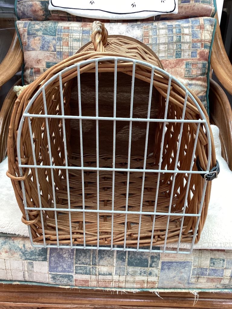 Wicker Pet Carrier Basket with Metal Gate