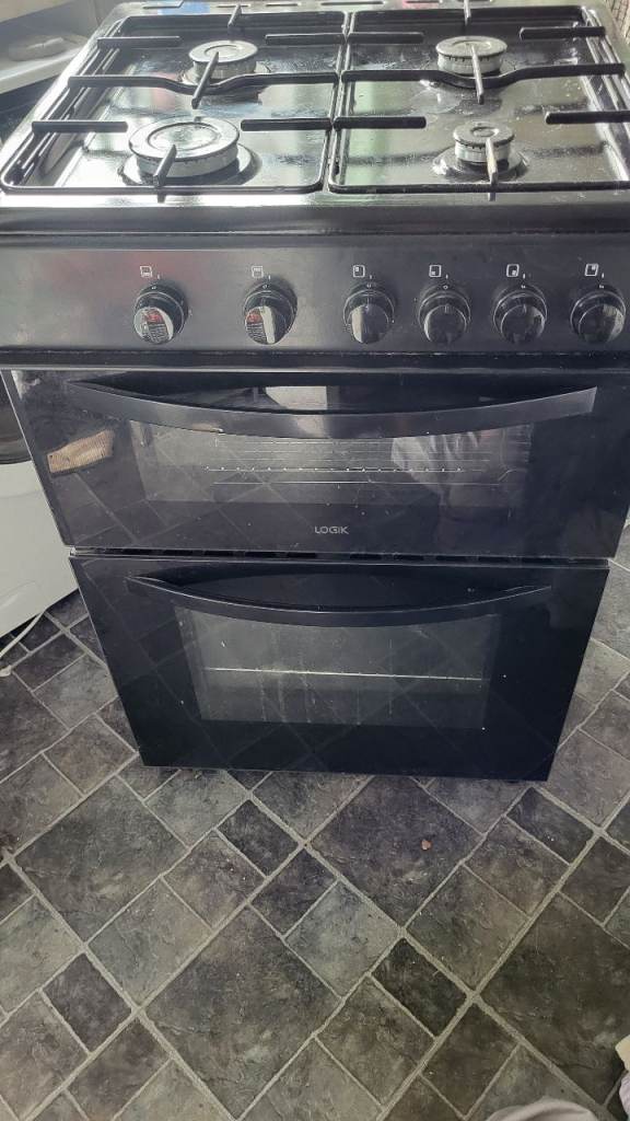 Gas cooker with grill and oven