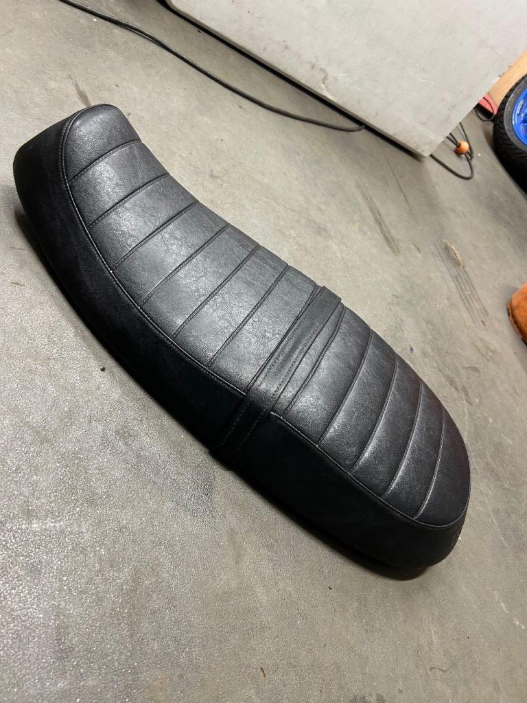 Triumph Bonneville se 865 seat 