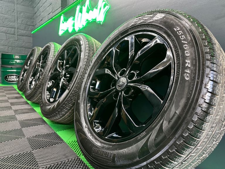 Land Rover Discovery 5 / Range Rover 19 inch alloy wheels gloss black and 7mm+ Pirelli Scorpions!