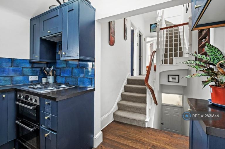 3 bedroom flat in Gladstone Place, Brighton, BN2 (3 bed) (#2831844)