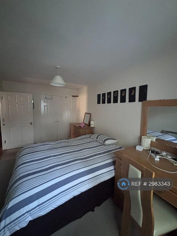 2 bedroom flat in Richmond, Richmond, TW9 (2 bed) (#2983343)