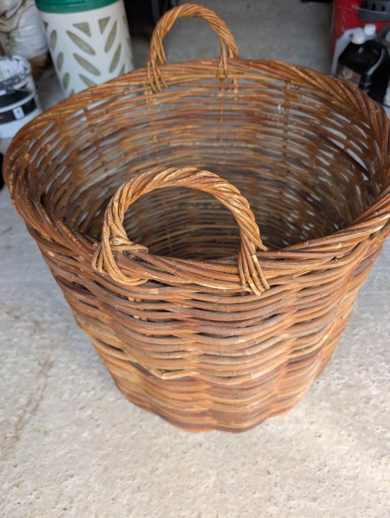 Large Wicker Basket with Handles – Good Condition