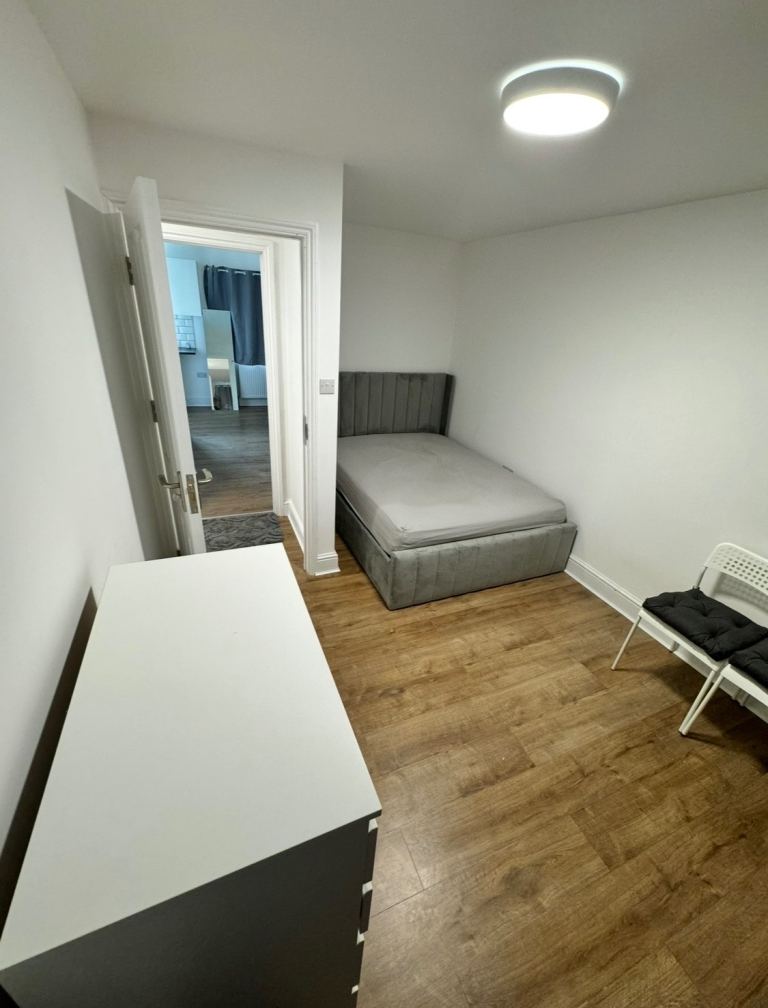 1-Bed Flat in South Woodford – Bills Included – £1600 PCM