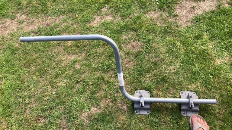 Satellite Dish with Wall Mount Bracket – Good Condition