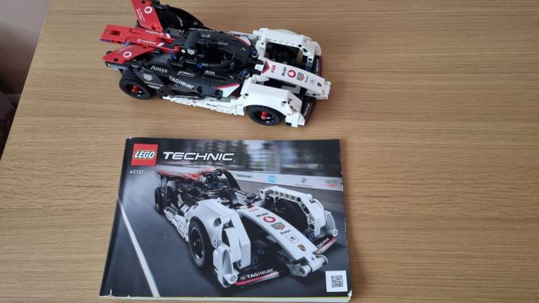 Lego Technic Formula E Porsche 99X Electric set 42137