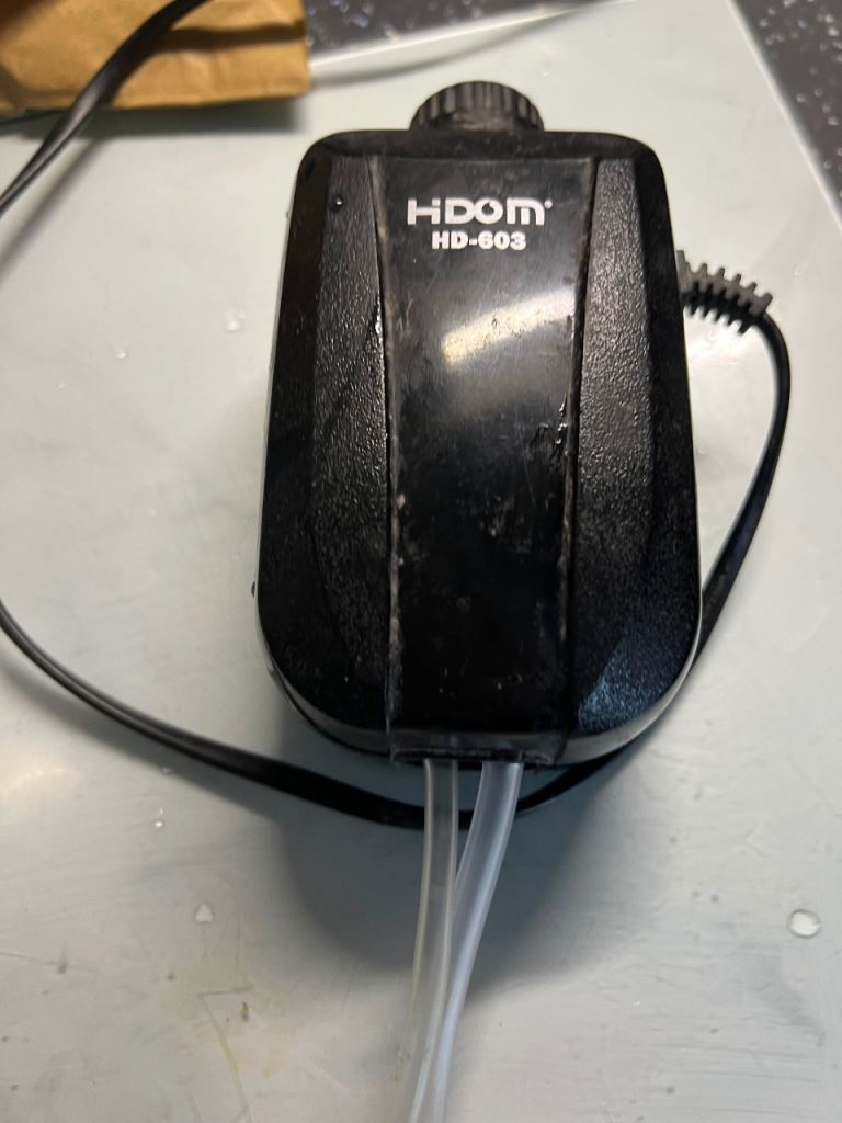 Fish tank air pumps  single & doubles from £6