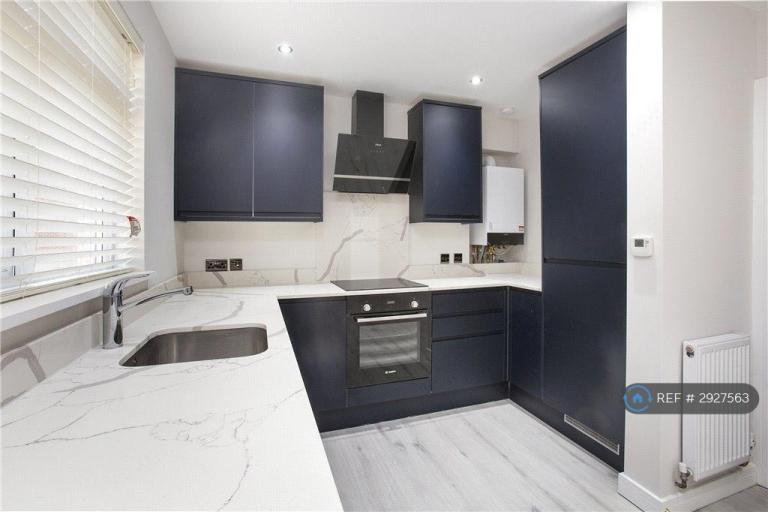 1 bedroom flat in Wentworth Park, London, N3 (1 bed) (#2927563)