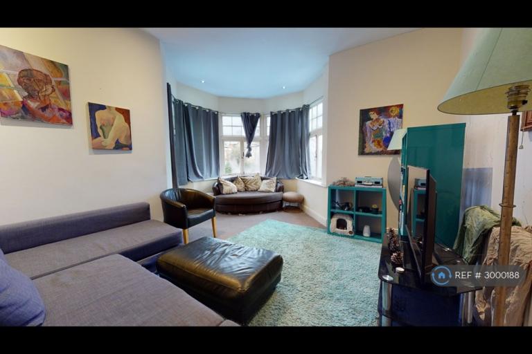 4 bedroom flat in Streatham, London, SW16 (4 bed) (#3000188)