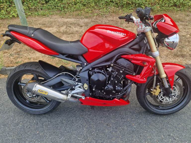 2011 TRIUMPH STREET TRIPLE 675 STUNNING BIKE WITH EXTRAS
