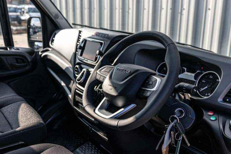 2025 IVECO DAILY 7.2T 180BHP MANUAL RECOVERY TRUCK TILT AND SLIDE FULLY LOADED!