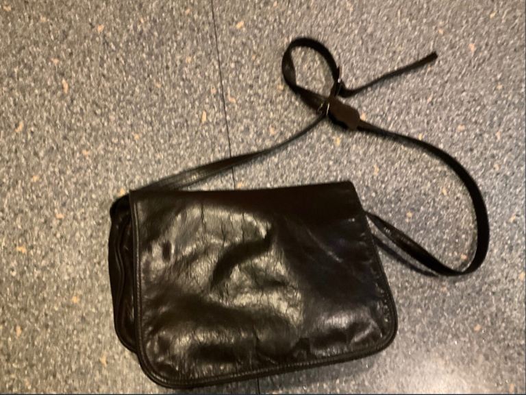 MARKS & SPENCERS dark brown LEATHER adjustable shoulder bag. BARGAIN price thanks 🙏 