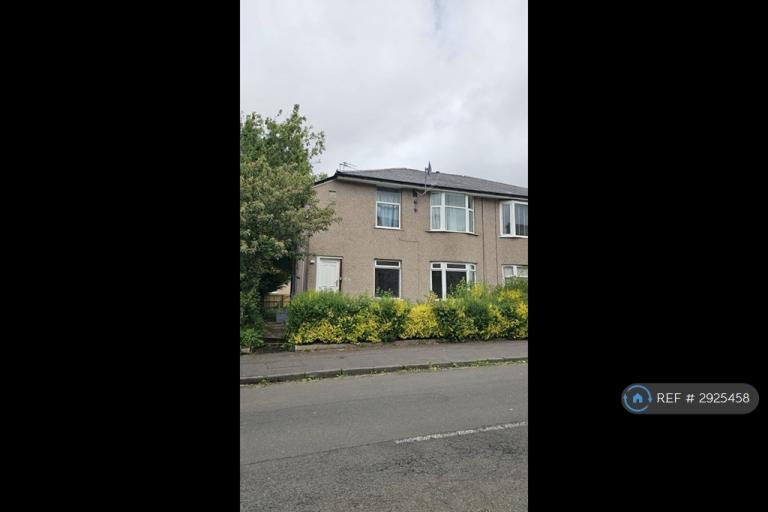3 bedroom flat in Curtis Avenue, Glasgow, G44 (3 bed) (#2925458)