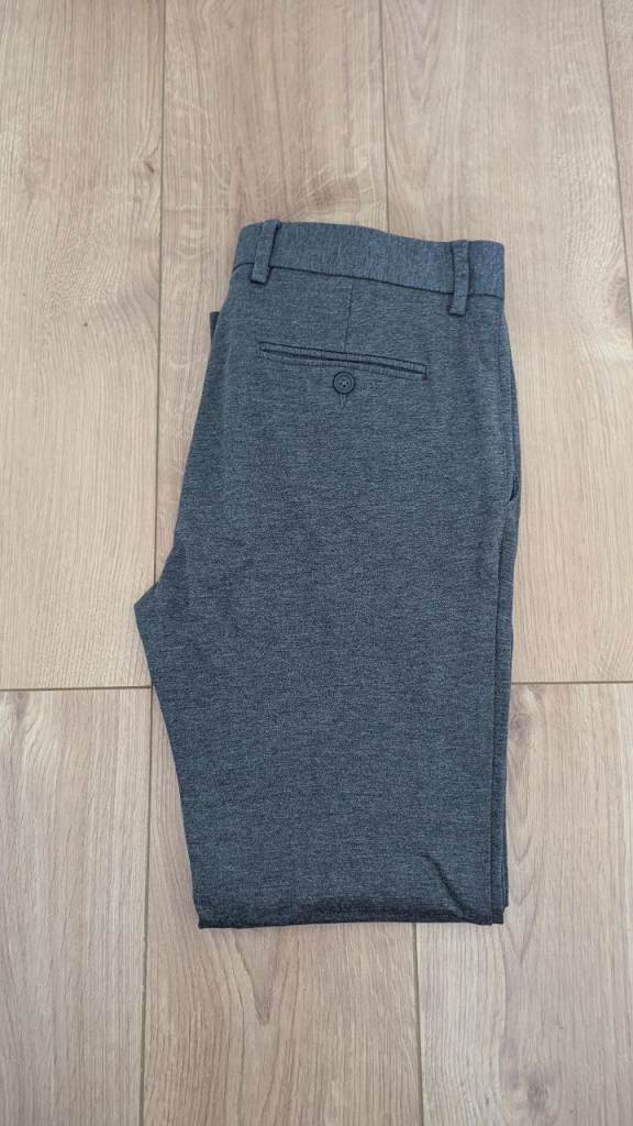 7 x Pairs of Men's Trousers (Mostly Designer & AS NEW) - 30R - incl. HUGO BOSS