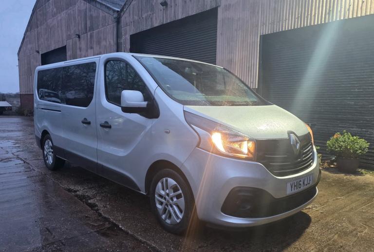 2016 Renault Trafic LL29 ENERGY dCi 125 Sport Nav 9 Seater Minibus MPV Diesel Manual