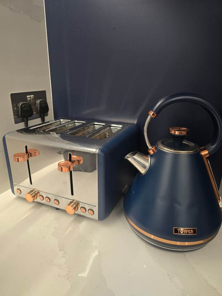 Tower Navy Blue Kettle with Rose Gold Accents – As Good As New