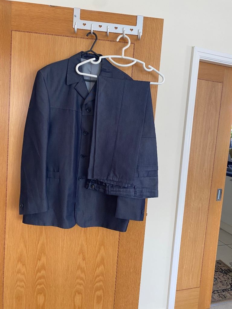 Wilson two pieces suit with lining, jacket size 38,trouser 30R, Father’s Day 