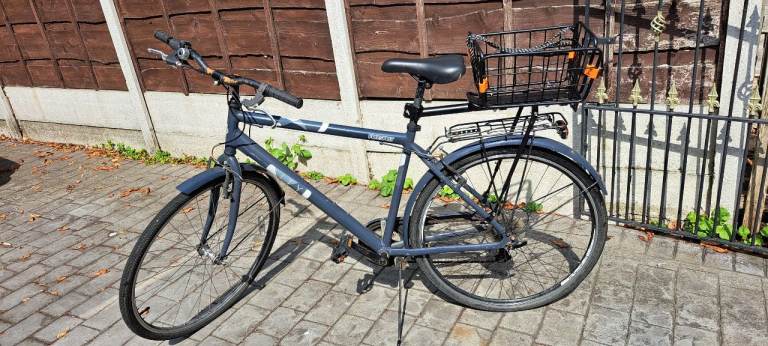 Freespirit City 700c Urban Bike with Basket – Good Condition