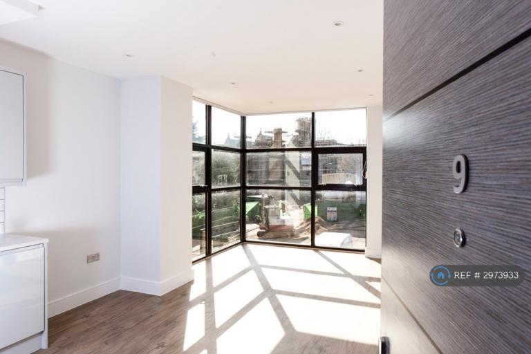 1 bedroom flat in Wardour Place, Slough, SL1 (1 bed) (#2973933)