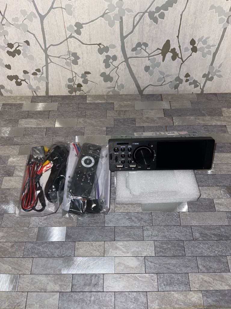 Single Din Touchscreen Car Stereo With Wired CarPlay/Android Auto