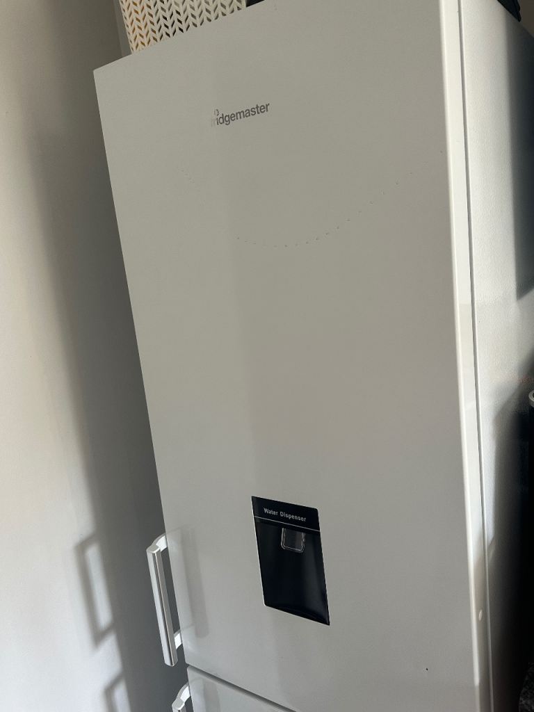 Fridgemaster fridge freezer