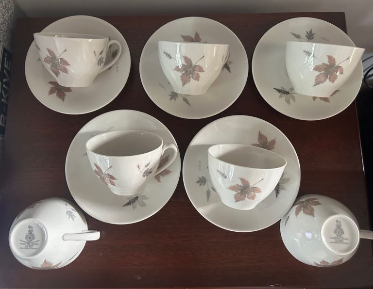 Royal Doulton Tumbling Leaves – 7 Cups & 5 Saucers