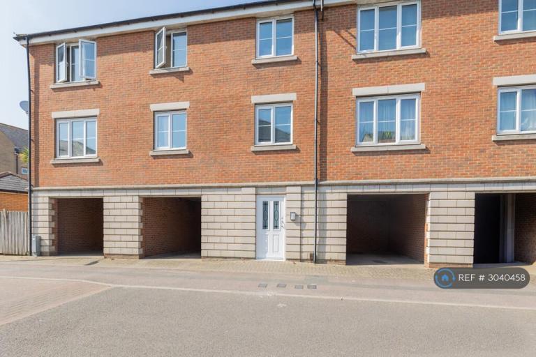 2 bedroom flat in Ladbrooke Road, Great Yarmouth, NR31 (2 bed) (#3040458)