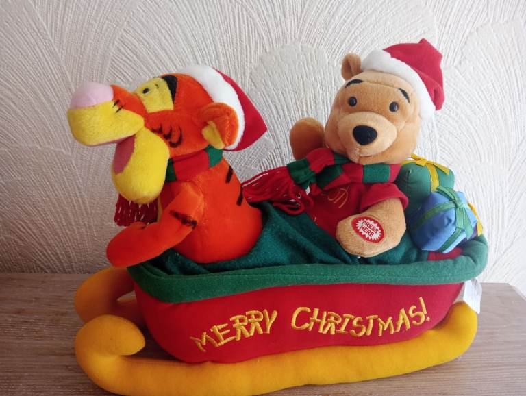 Disney Tigger and Pooh in Musical sledge 