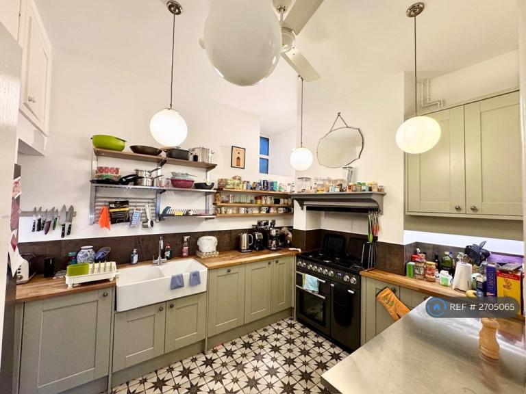 3 bedroom house in Southernhay Avenue, Bristol, BS8 (3 bed) (#2705065)