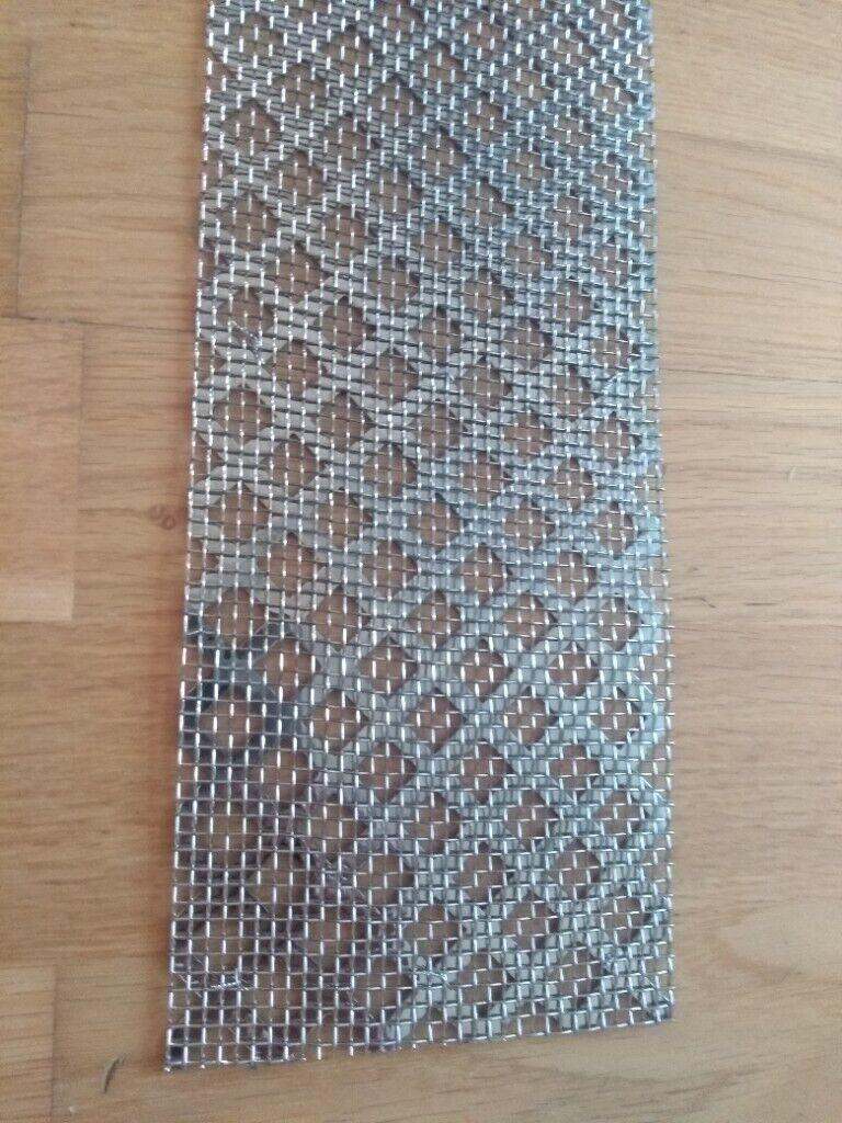Stainless steel lattice grill with backing mesh
