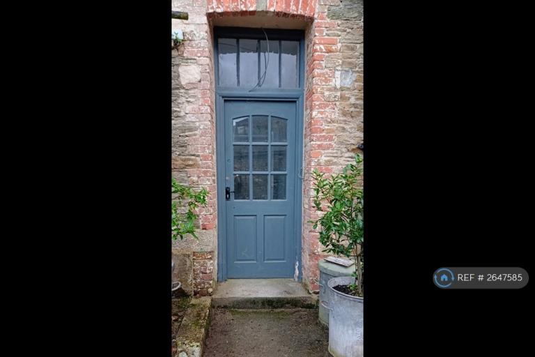 1 bedroom flat in Karrow Garth, Liskeard, PL14 (1 bed) (#2647585)