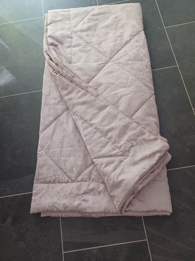 Lilac Floral Pattern Quilted Throw 