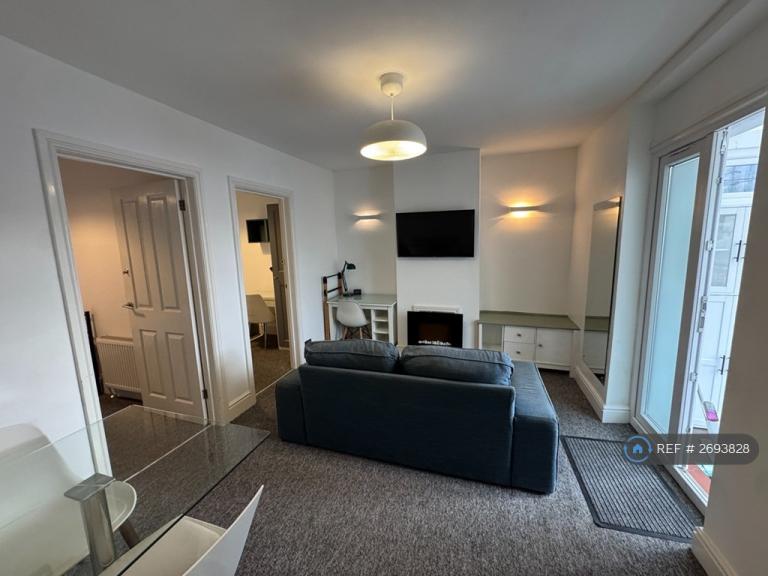 2 bedroom house in Windsor Close, Exeter, EX4 (2 bed) (#2693828)