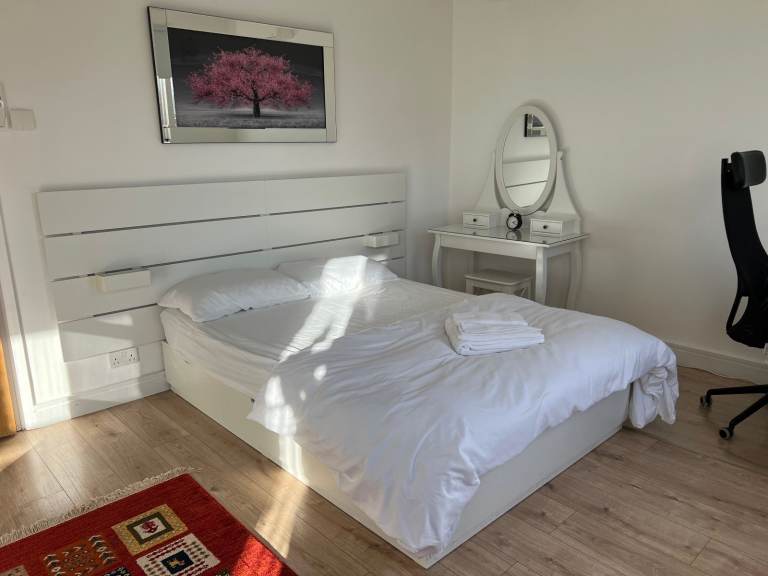 Stylish Double Room in Kingston | Bills Included