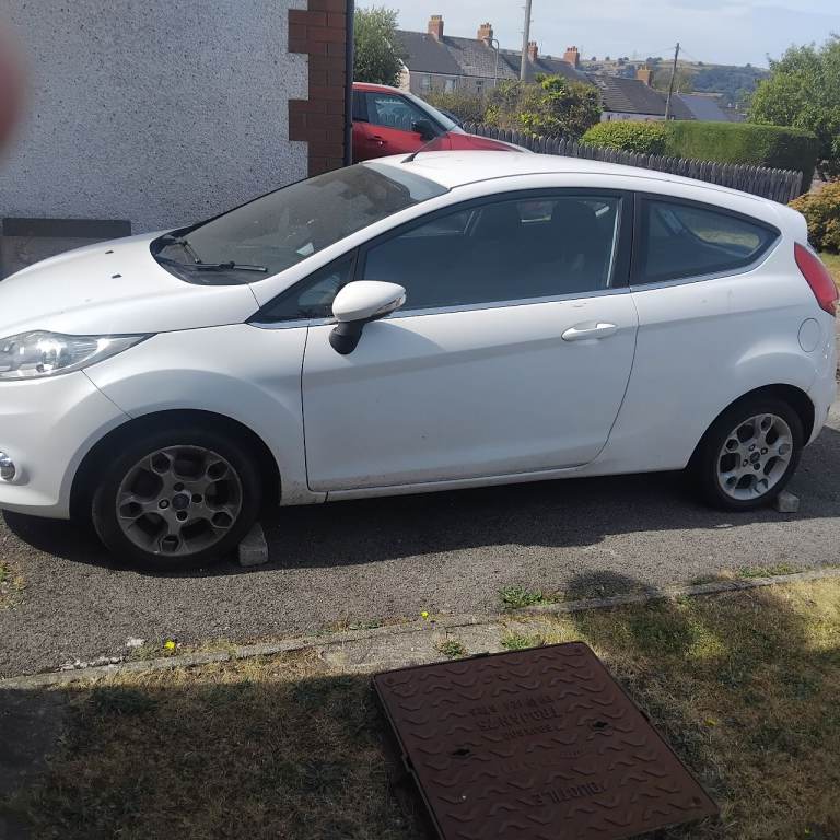 Ford fiesta breaking