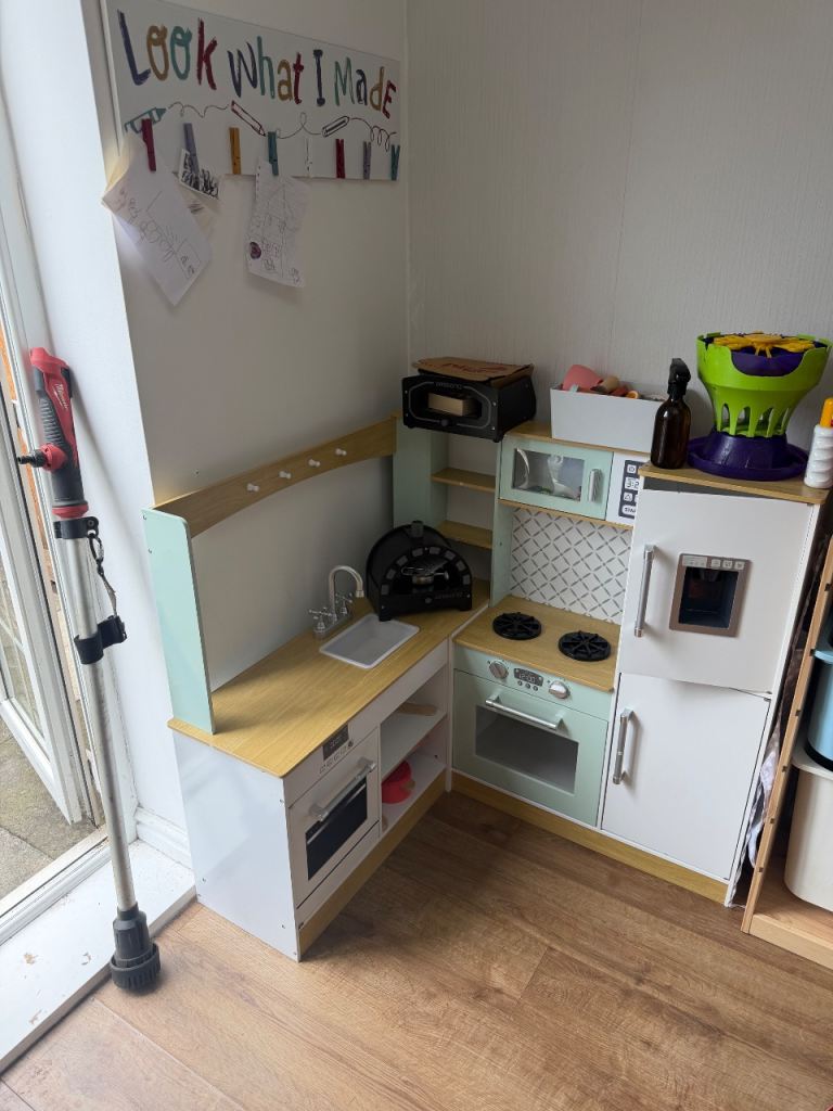 Kids play kitchen 