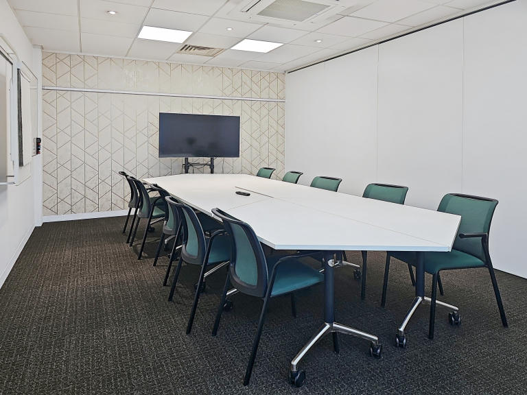 Southampton - SO182RZ \ All-Inclusive Office Space for 4 Workstations