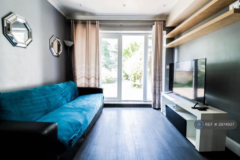 2 bedroom flat in Glengall Road, London, SE15 (2 bed) (#2974937)