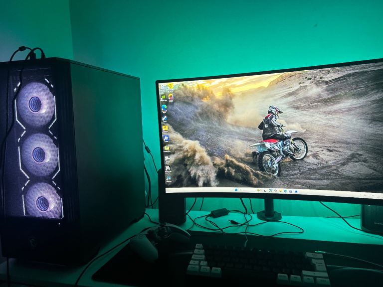 Gaming pc and monitor 