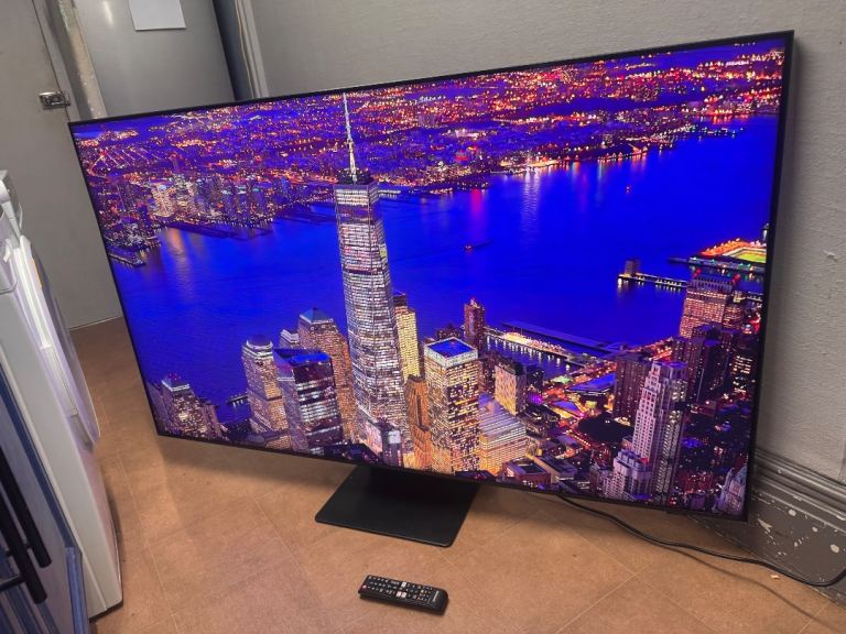 SAMSUNG 65" Smart 8K HDR QLED TV with Bixby, Alexa & Google Assistant Possible Delivery 